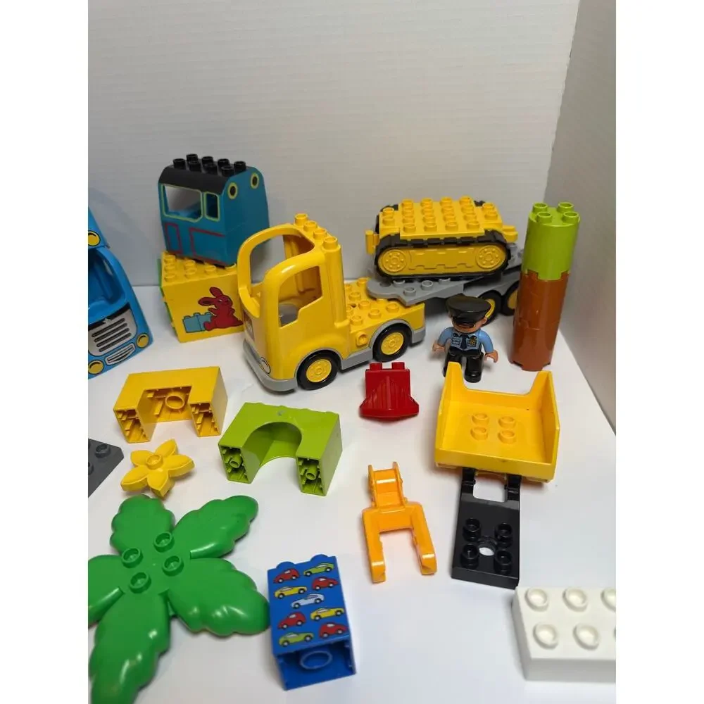 Lot of 21 Lego duplo pieces incl Spiderman figure and police officer accessories